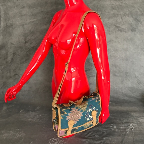 📦SOLD🎉 Mossimo Supply Native Print Cossbody Bag - Picture 2 of 6